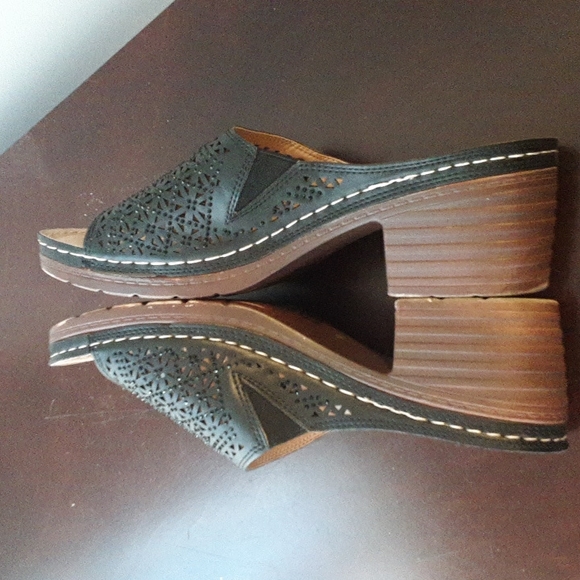 ITALINA Lightweight Black Mule Open Toe Slides with Comfort Footbed - Picture 5 of 12